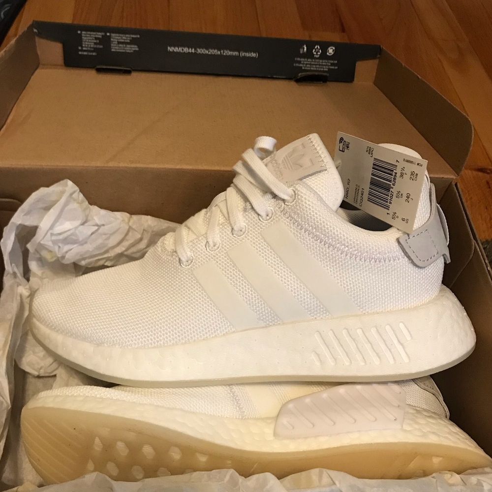 NWT Adidas NMD R2